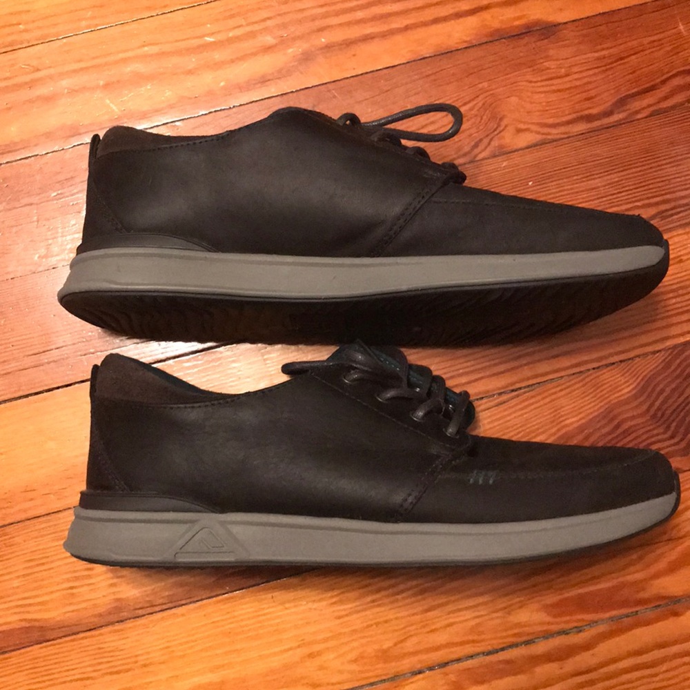 Men’s Reef leather sneakers; size 10 US